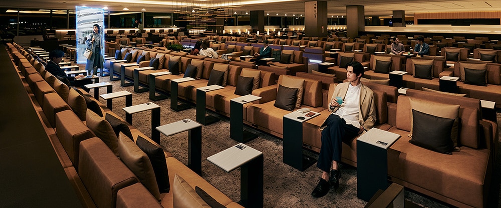 旅の新常識へ、お先に。さあ、新しい感動空間へ。羽田第2ターミナル国際線エリアに、プレミアムな広々ラウンジ！