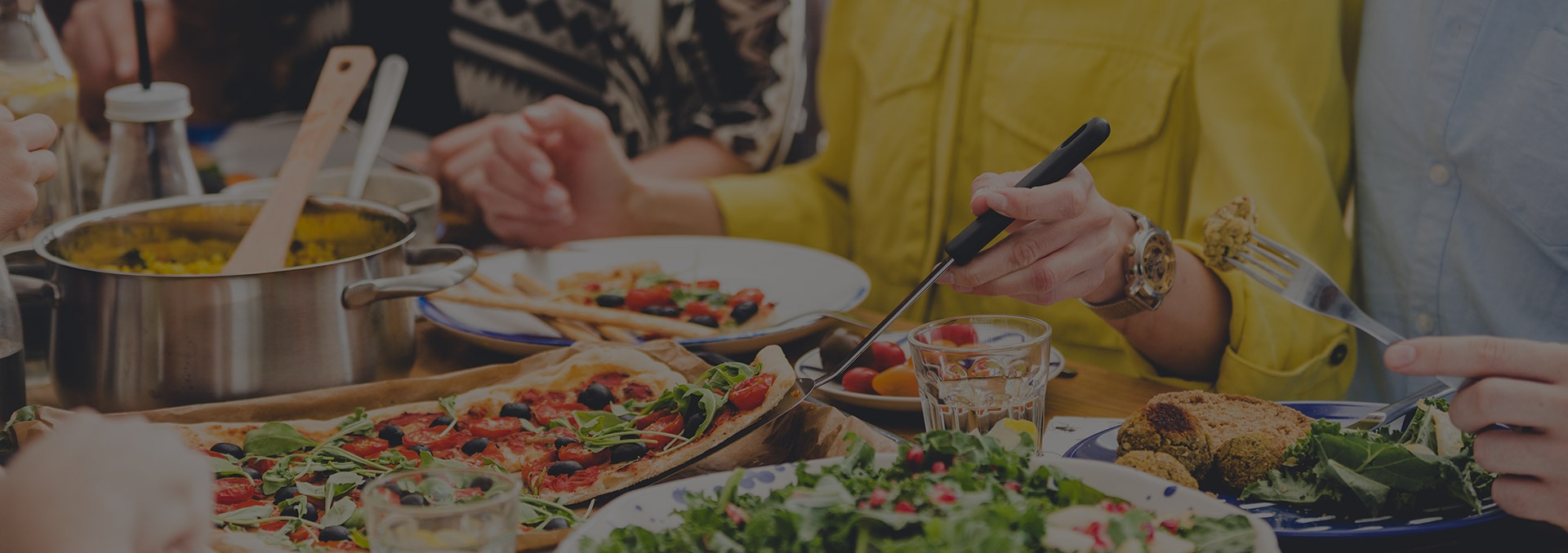 [Photo] Vegetarian food on the table
